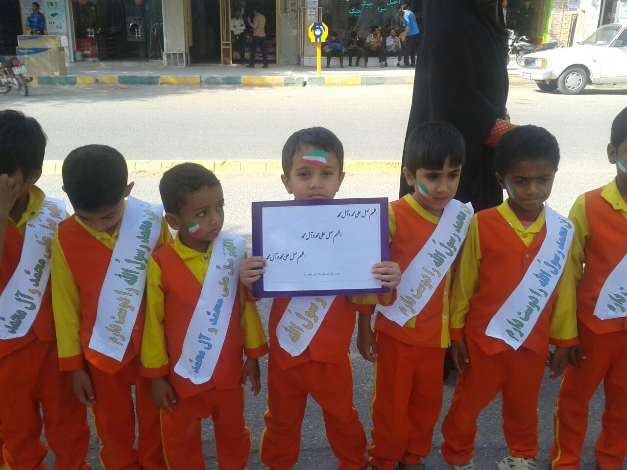 حرکت خودجوش کودکان مسلمان شهرستان رودان در پاسخ به اهانت نشریه فرانسوی